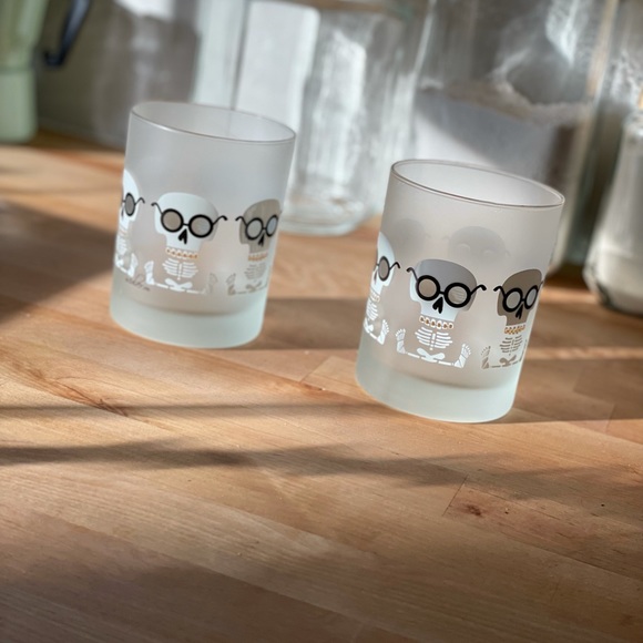 Frosted Sugar Skull Glasses - Picture 3 of 3